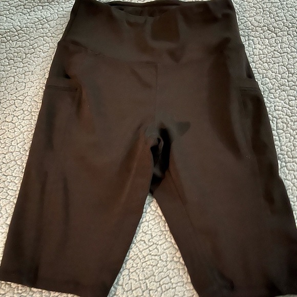 CBB & LOW size Medium Black biker shorts with pockets. - Picture 1 of 4